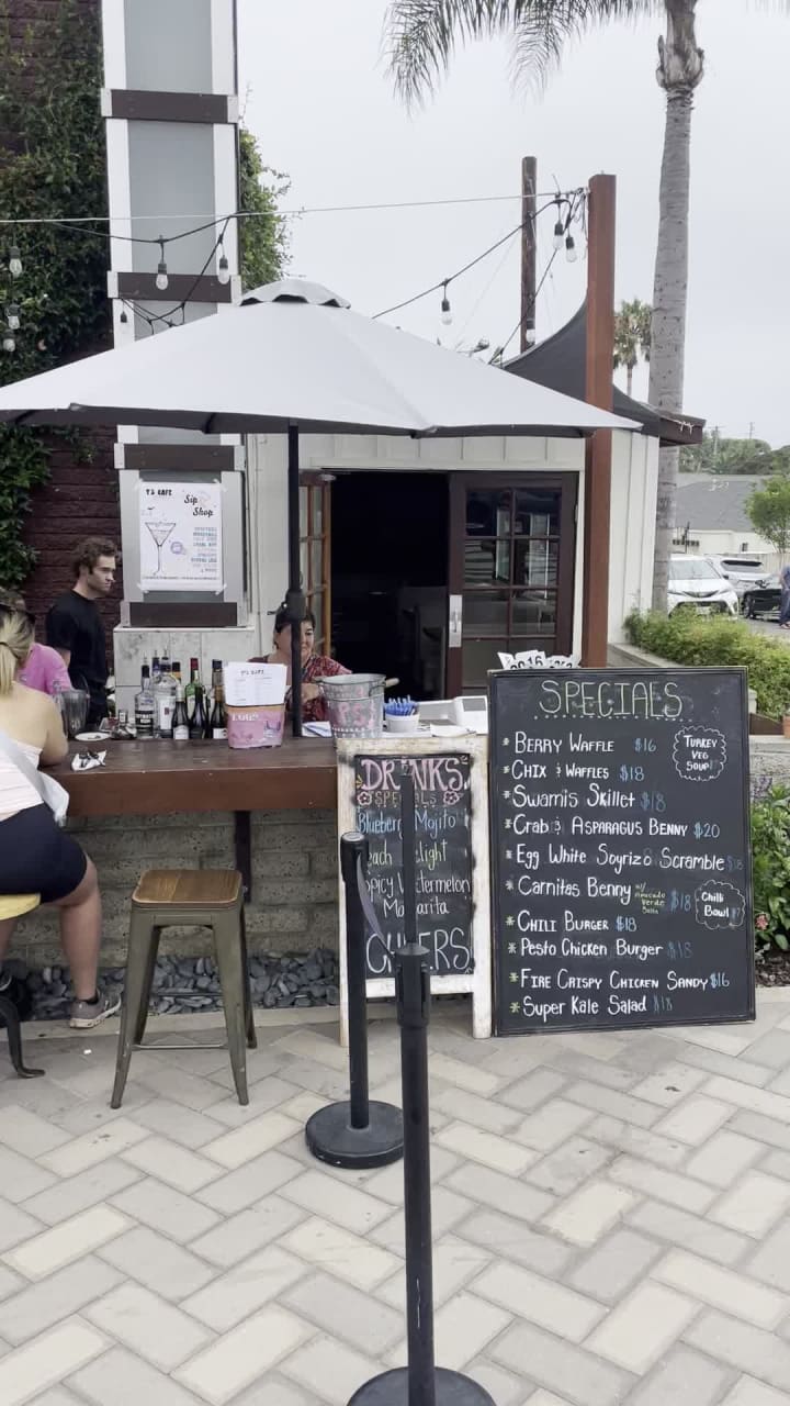 T's Cafe Restaurant & Bar