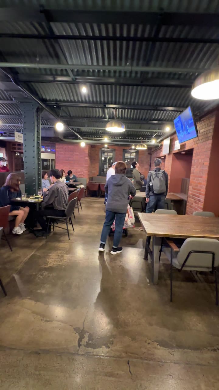 Video review of Yokohama Red Brick Warehouse (横浜赤レンガ倉庫)