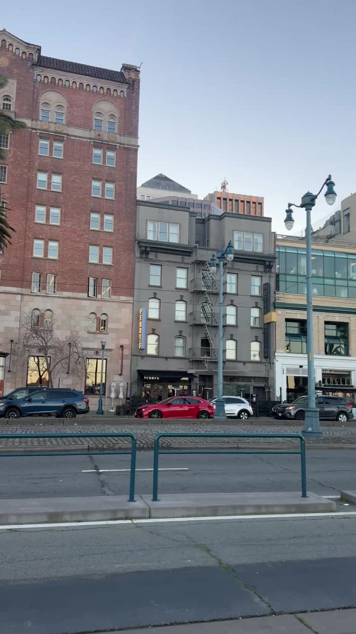 Video review of Perry's Embarcadero