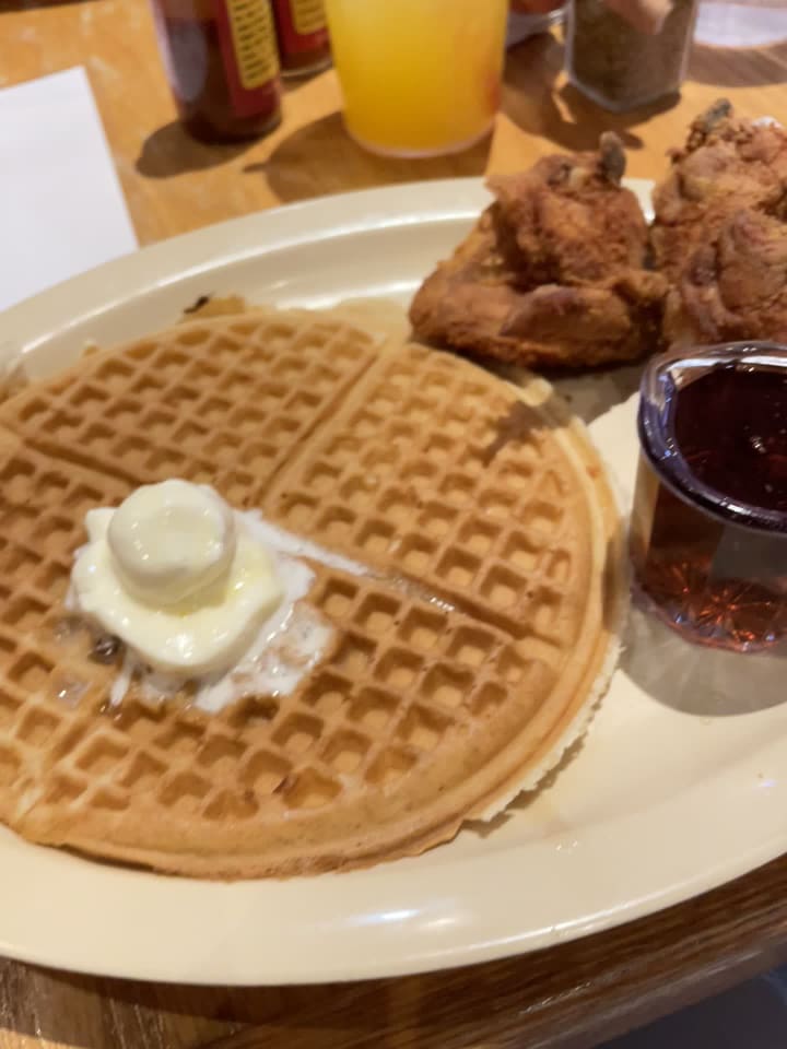 Video review of Roscoe's House of Chicken and Waffles