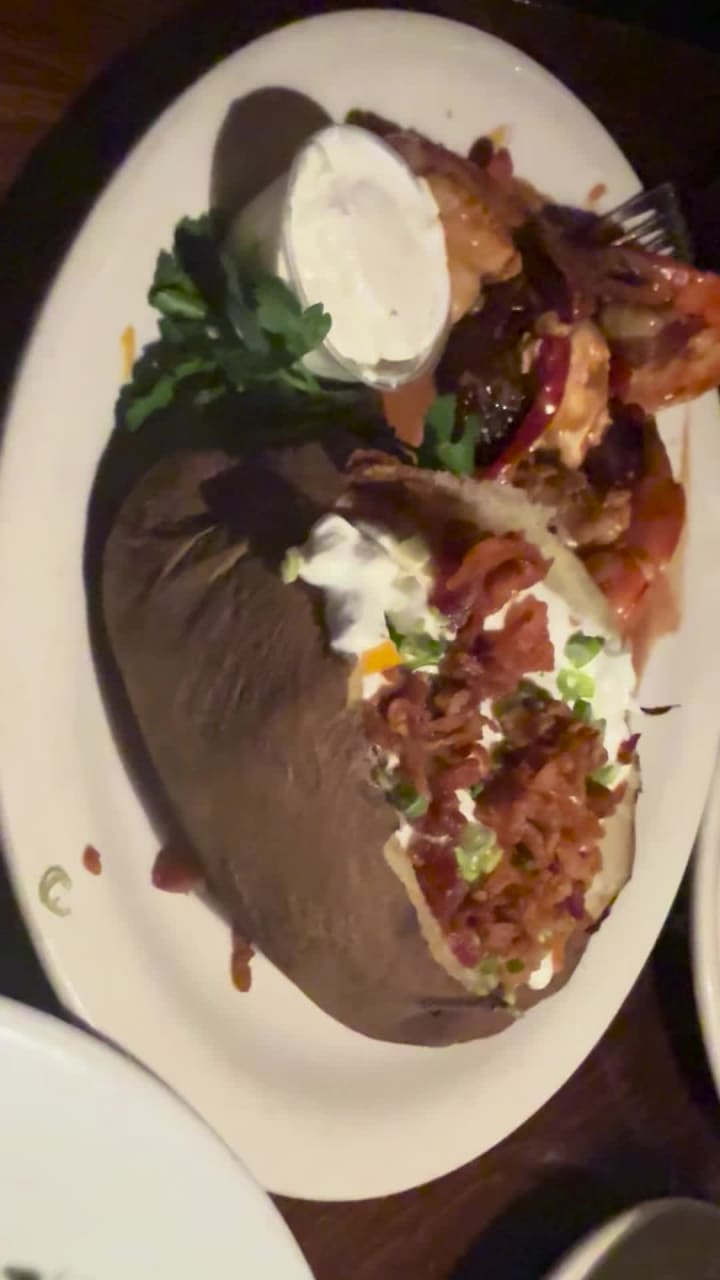 Video review of George Petrelli Steak House
