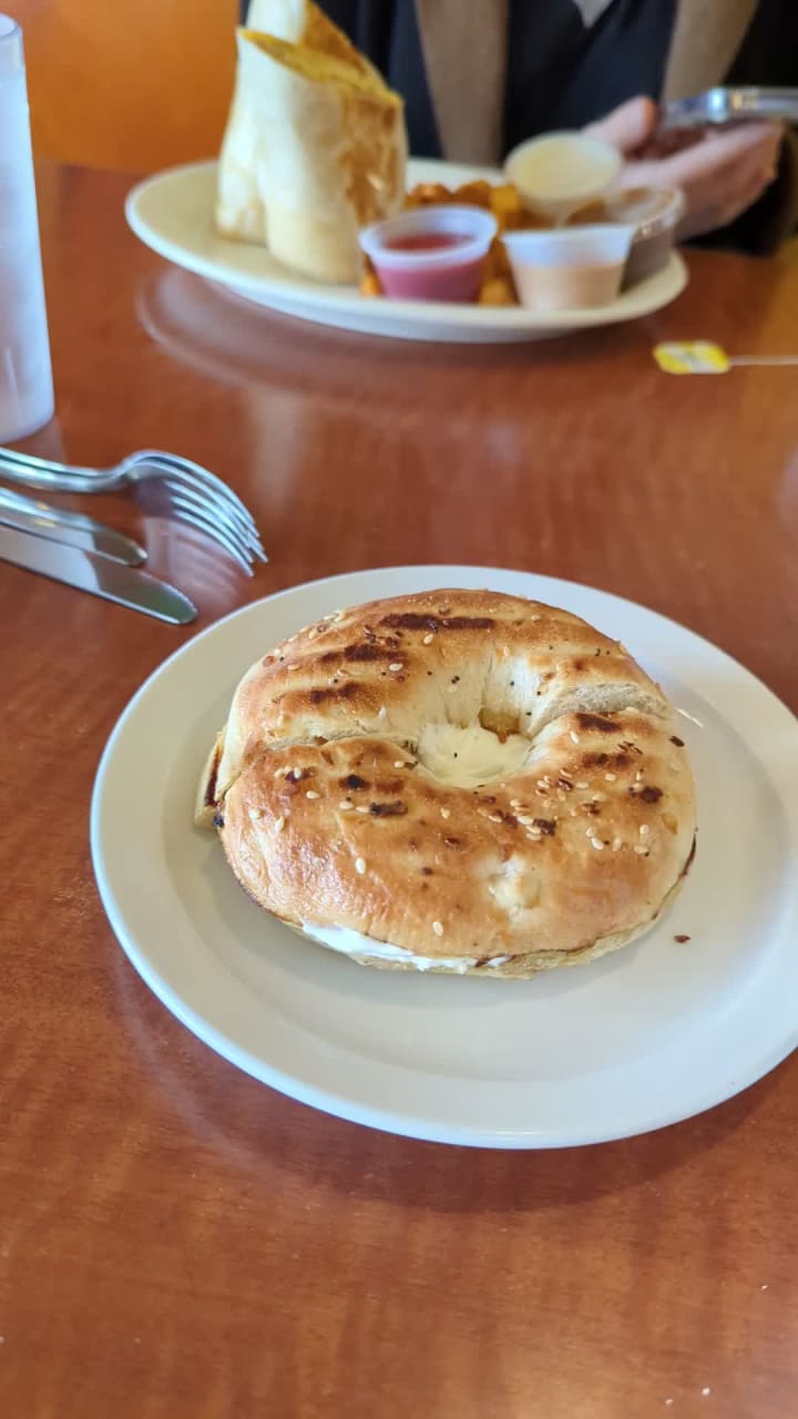 High Tide Cafe & Crêperie