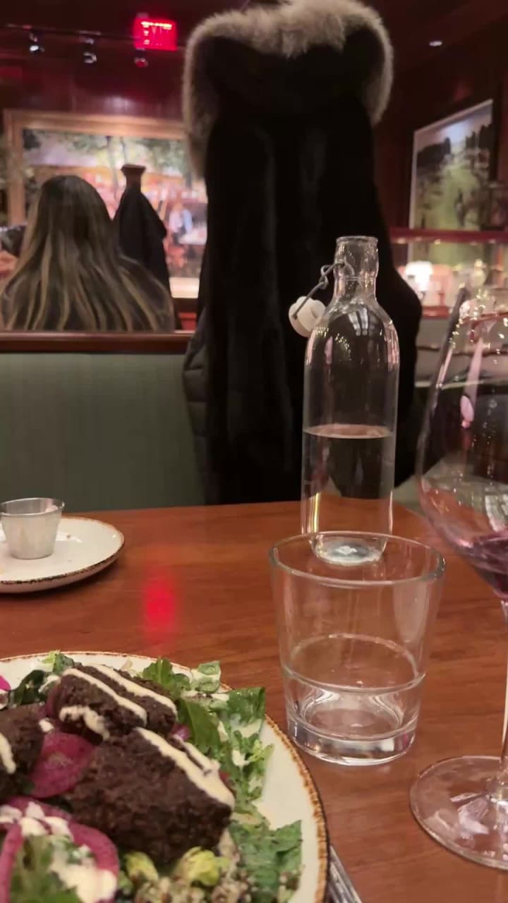 Video review of Clyde's of Gallery Place