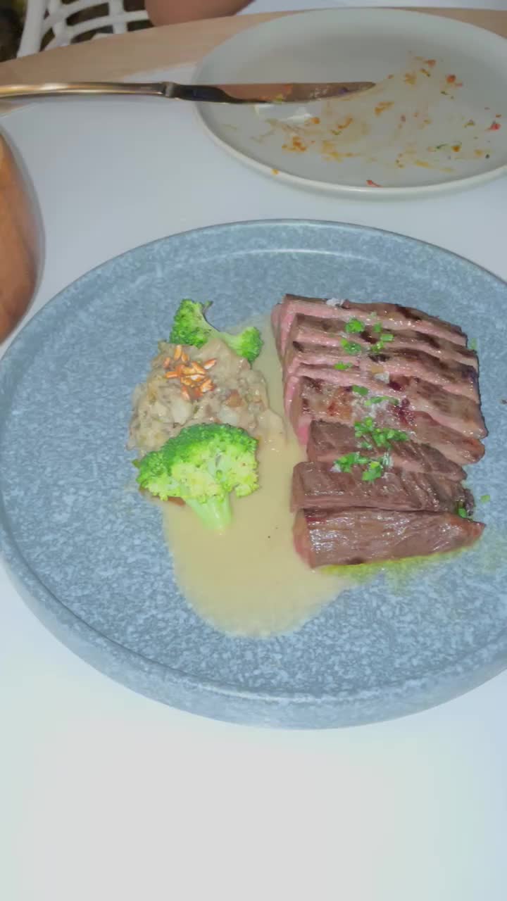 Hau Tree Lanai Restaurant