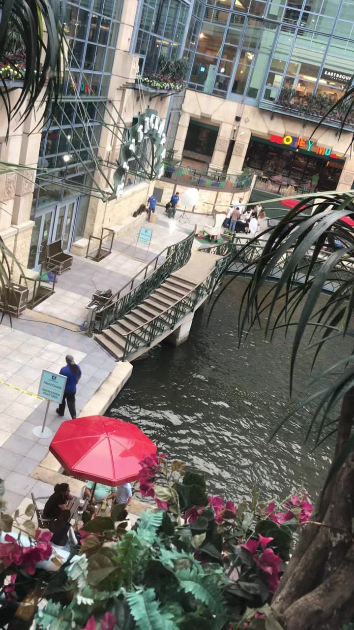 Video review of Rivercenter Mall