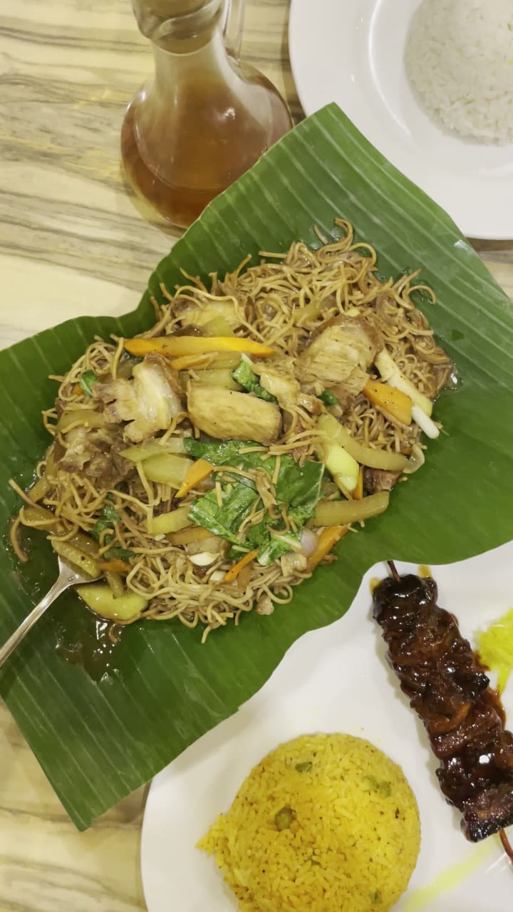Buddy's Pancit Lucban
