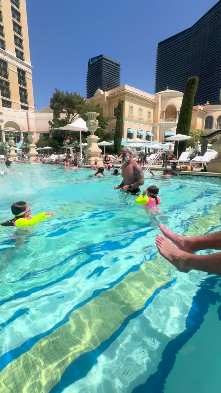 Bellagio Pool Cafe And Deck