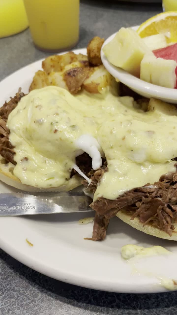 Video review of Magnolia Cafe