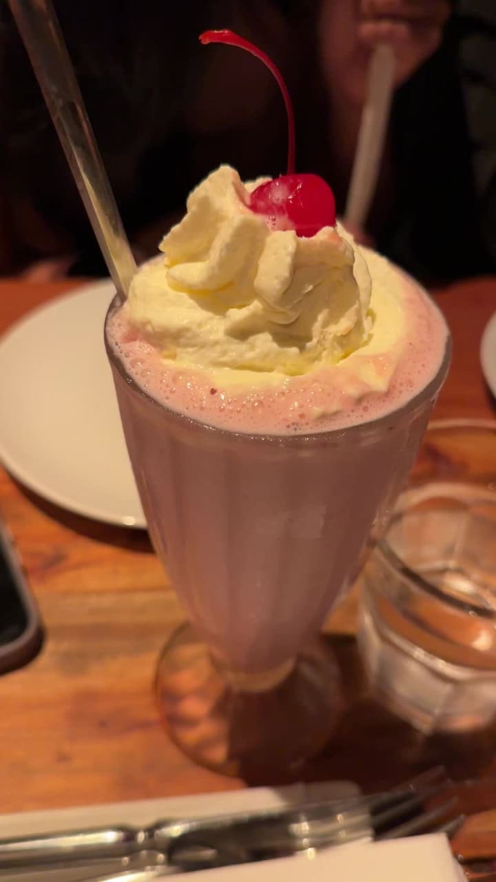 Video review of Pink's Hot Dogs