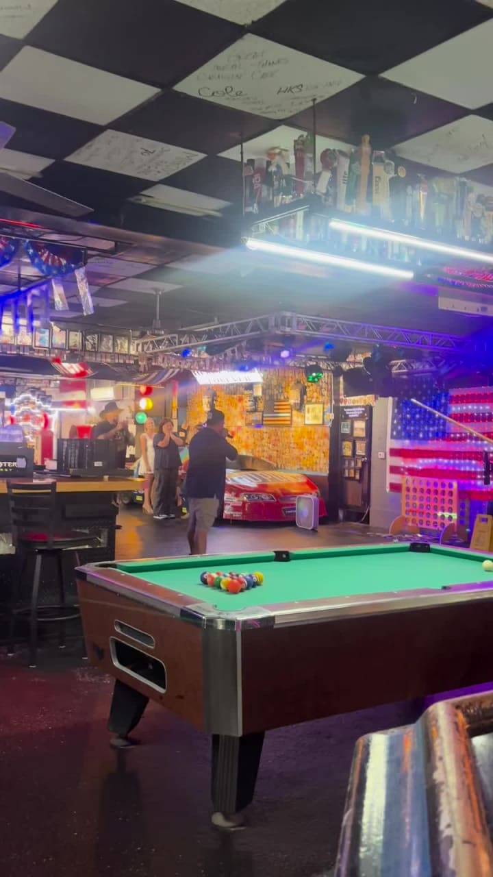 Video review of Cruisin' Cafe Bar & Grill Restaurant