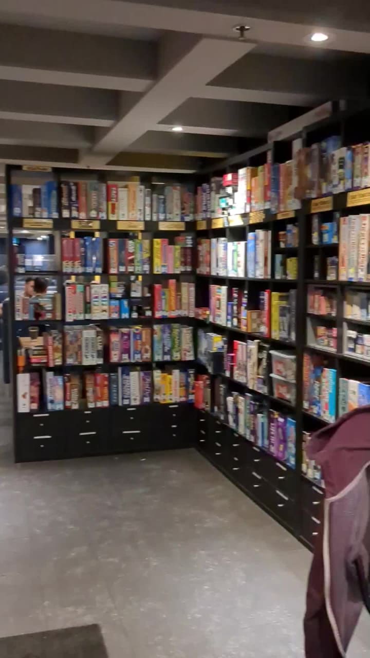 Video review of Snakes & Lattes Annex