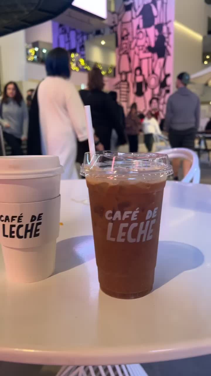 Video review of Café de Leche