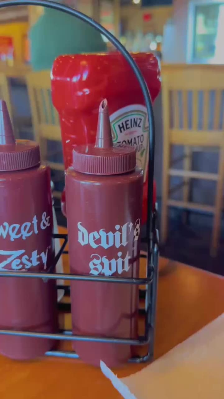 Video review of Famous Dave's