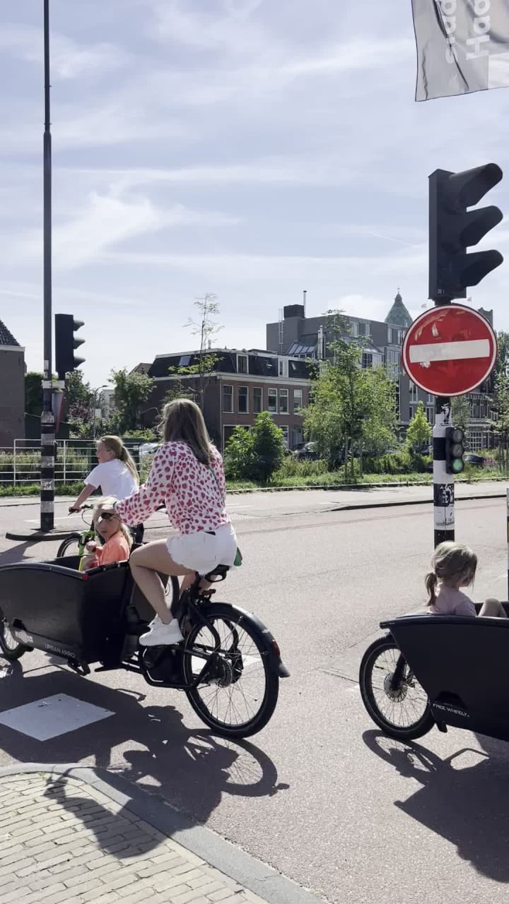 Video review of Café de Vijfhoek