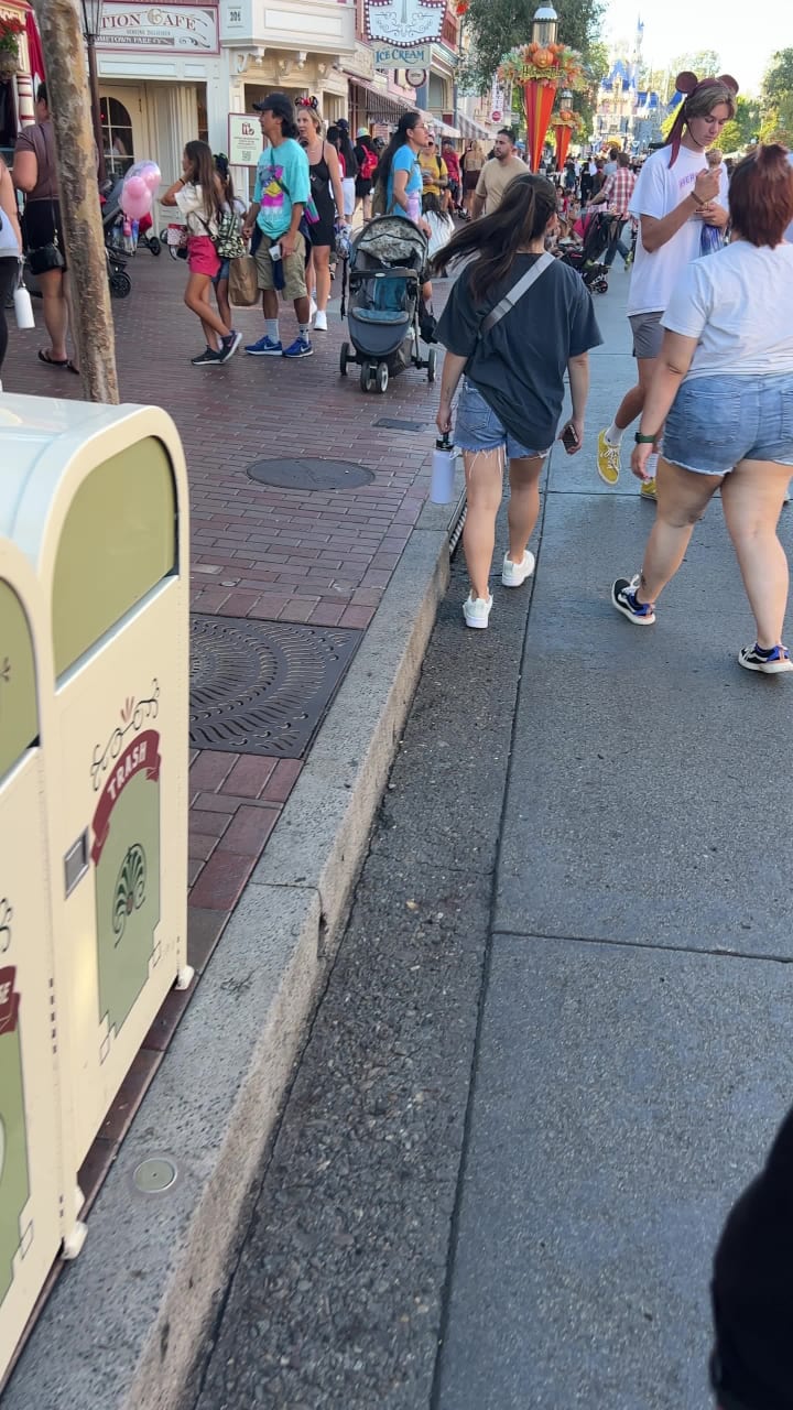 Video review of Carnation Café