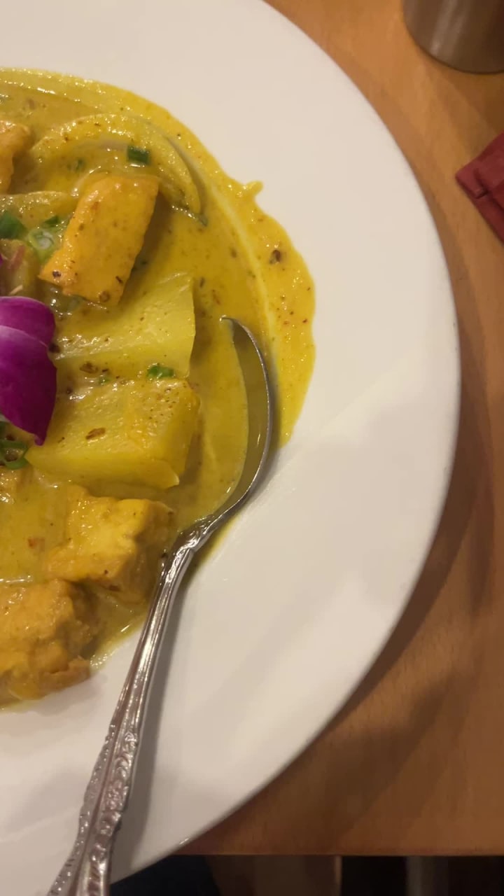 Video review of Aloy Modern Thai