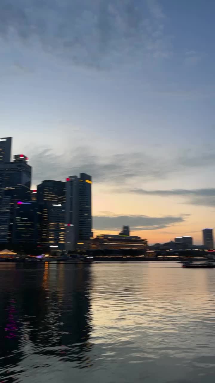 Video review of Marina Bay Sands Boardwalk