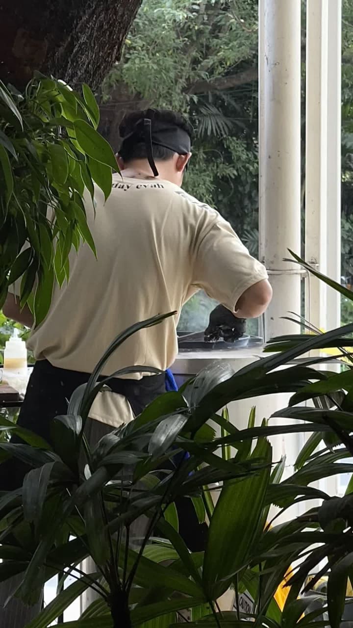 Video review of San Antonio Plaza