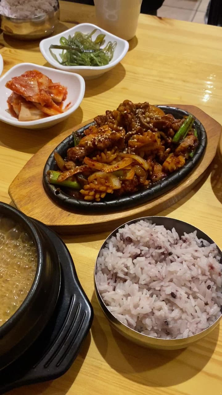Ahzimae Zipbap Korean Cuisine