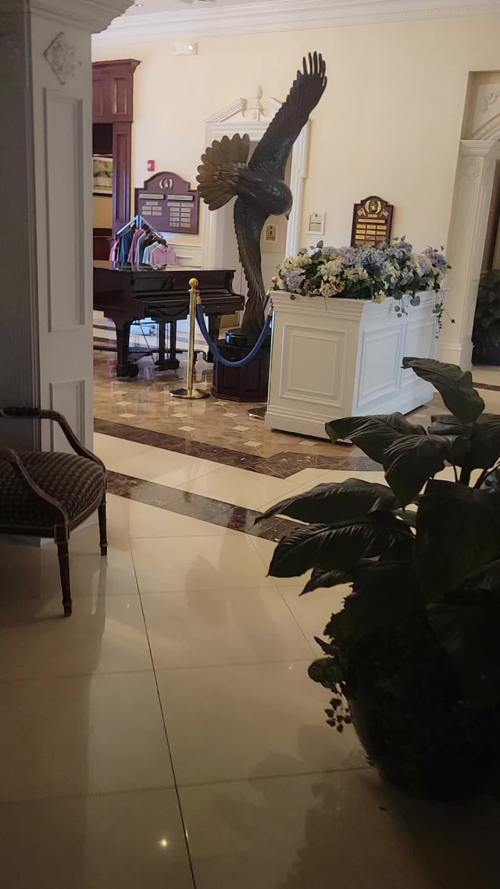 Eagle Oaks Golf & Country Club on the 19th Green Bar & Grill