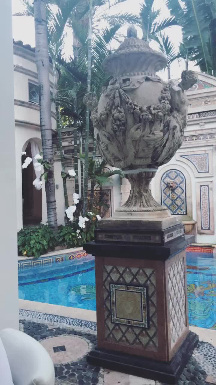 Gianni's At The Former Versace Mansion