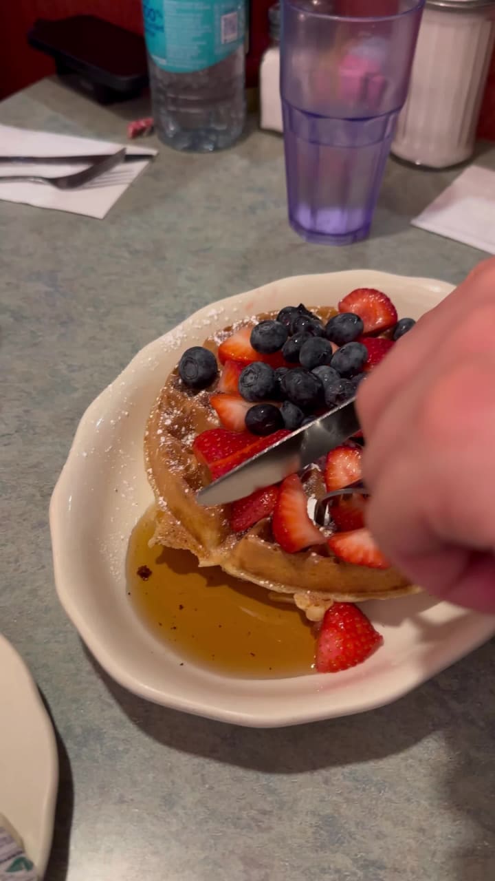 Video review of Court Square Diner