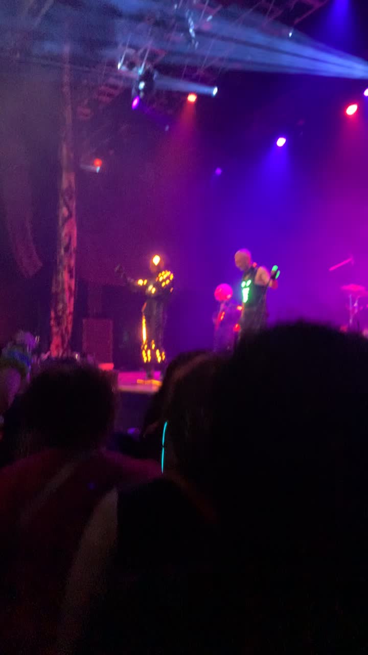 Video review of House of Blues