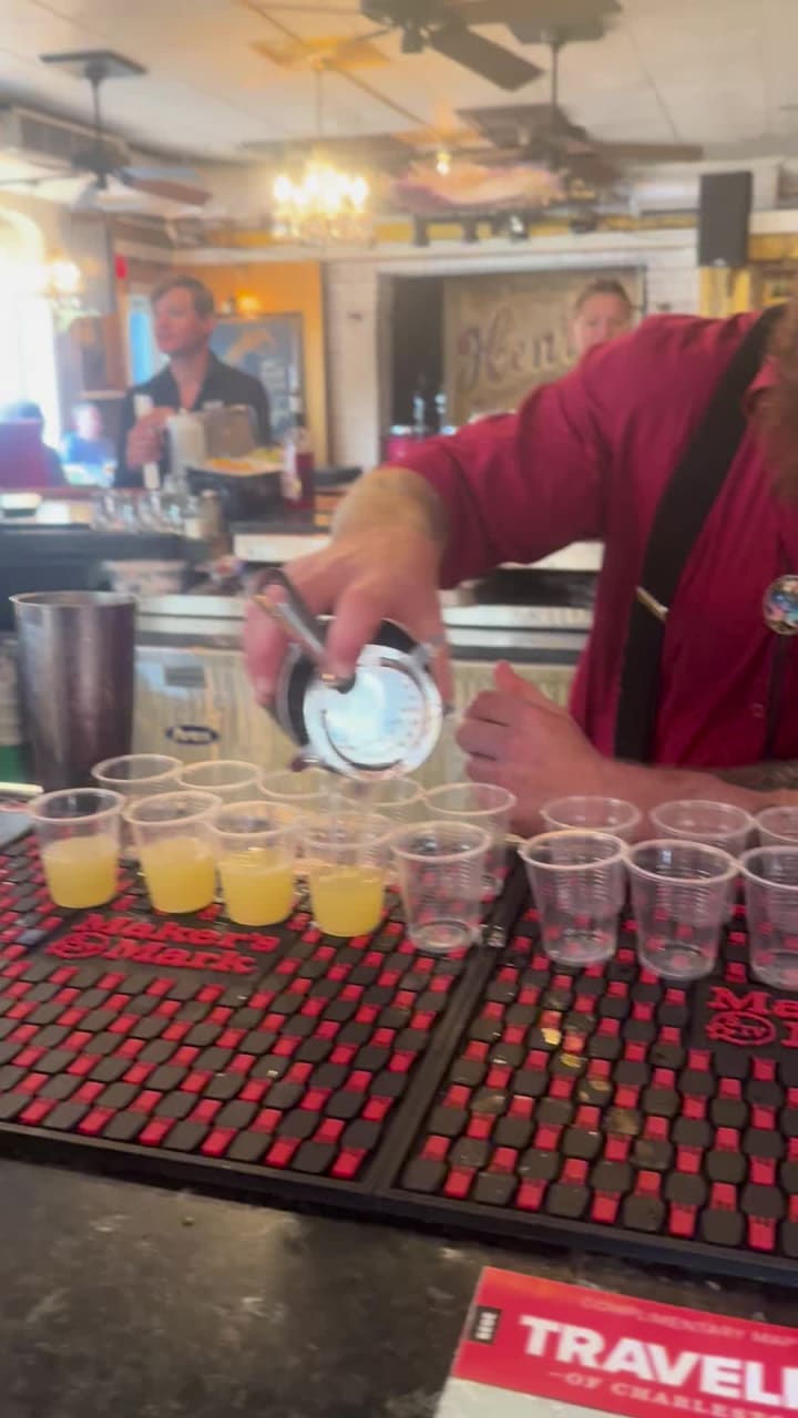 Henry's Market Street Inn