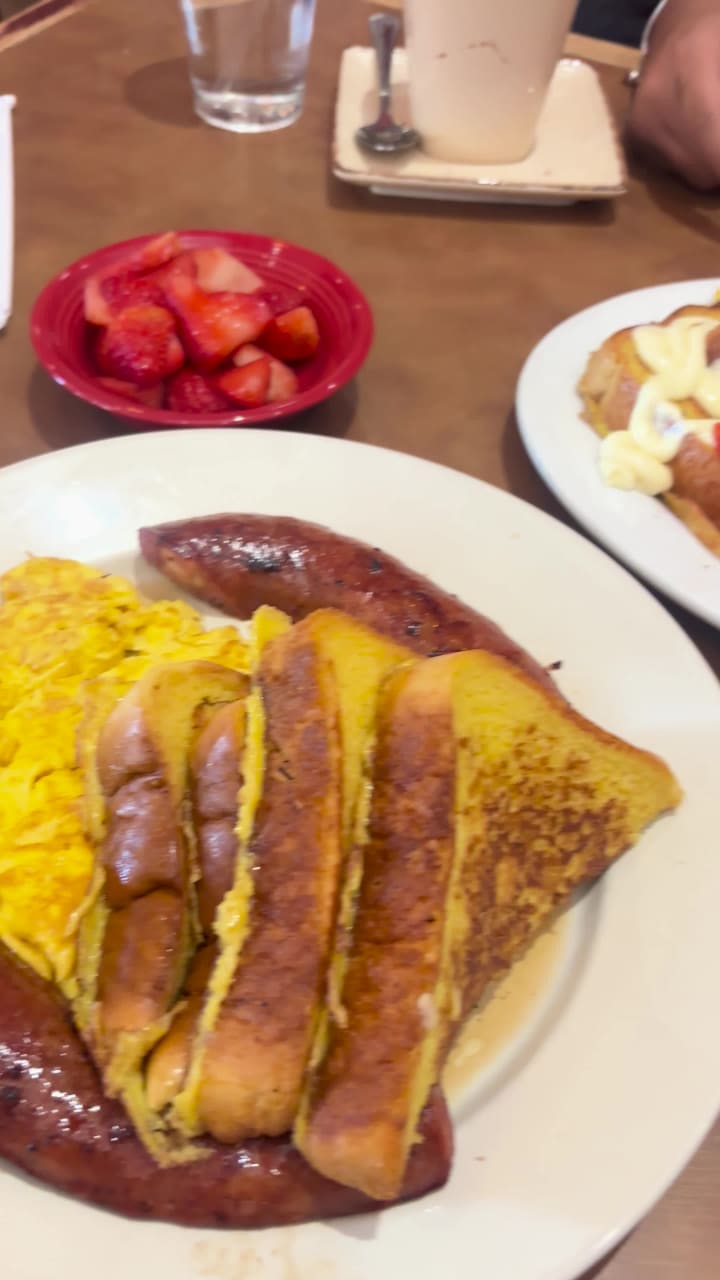 Golden Apple Grill & Breakfast House