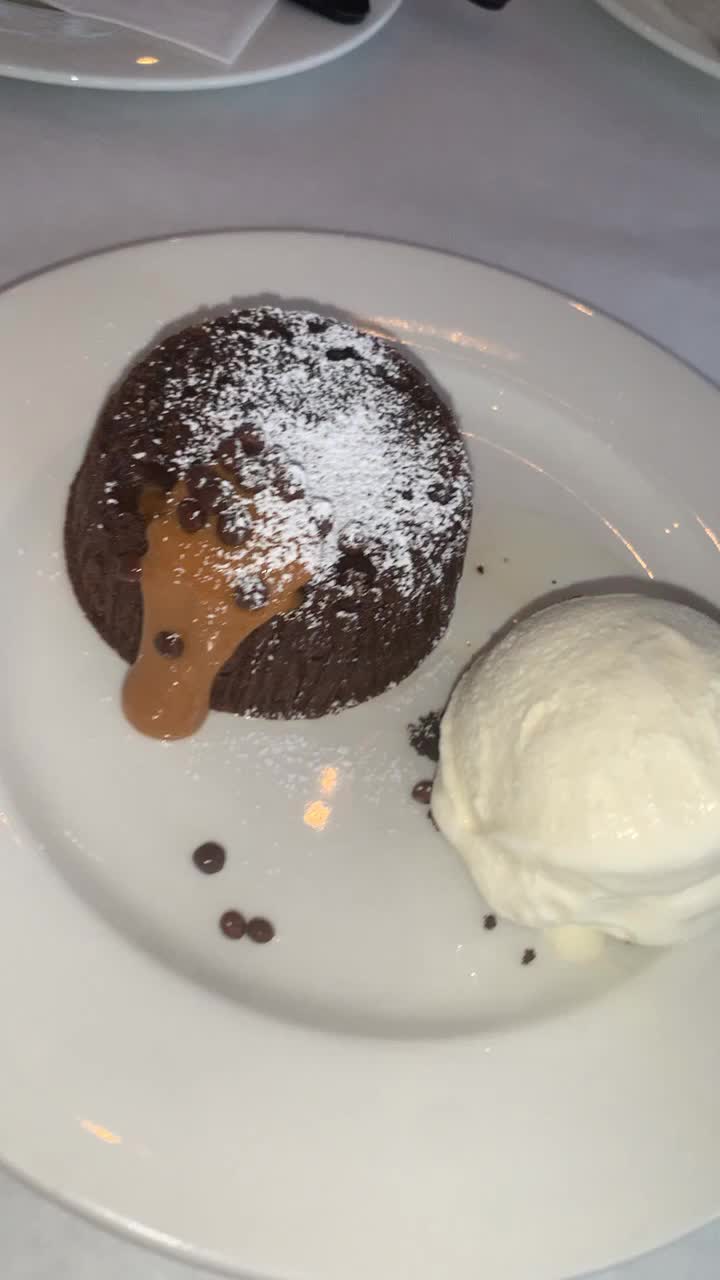 Video review of Jue Lan Club