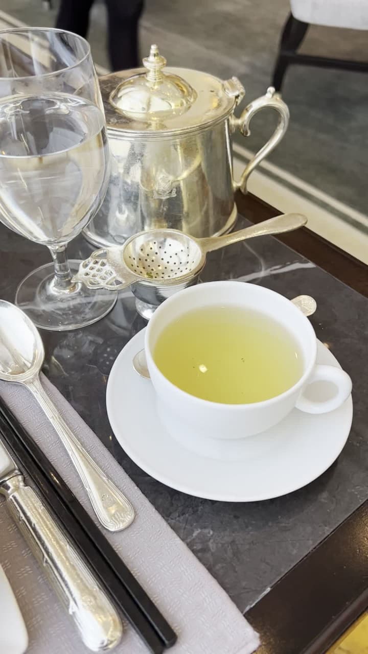 Video review of The Lobby at The Peninsula