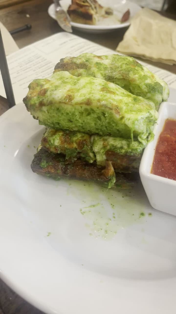 Video review of Emmy Squared Pizza