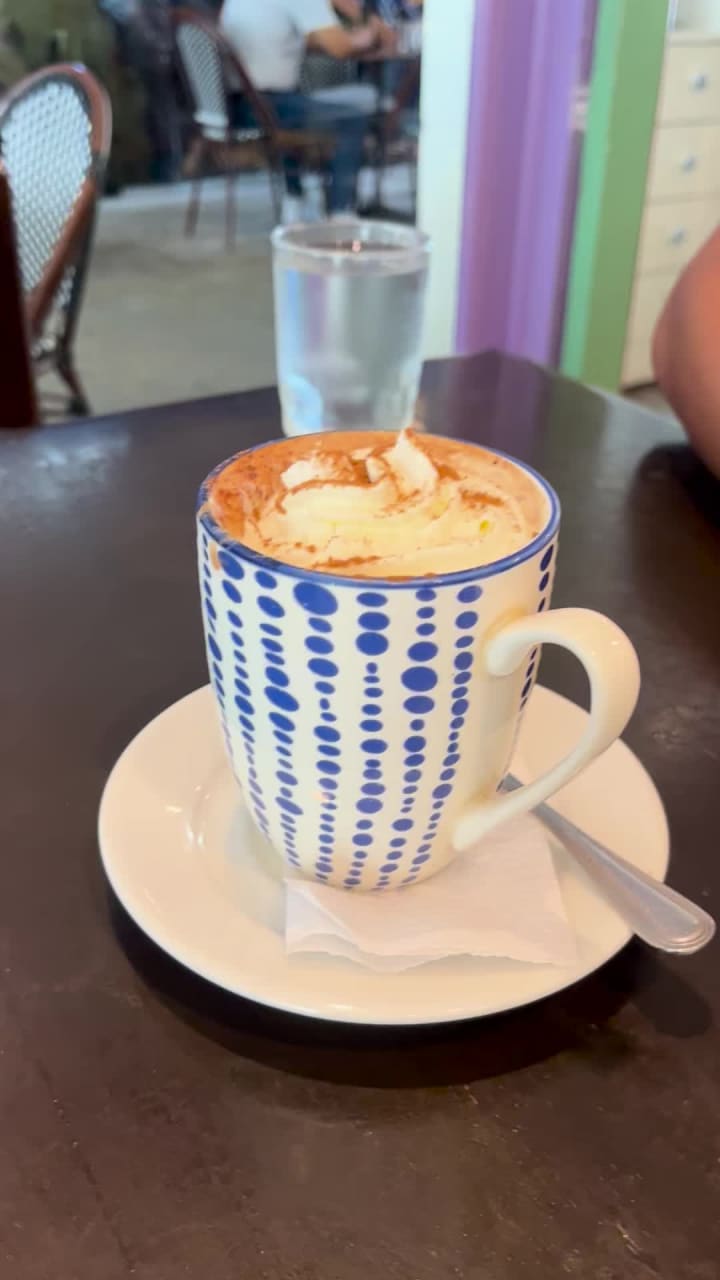 Video review of Café Breton