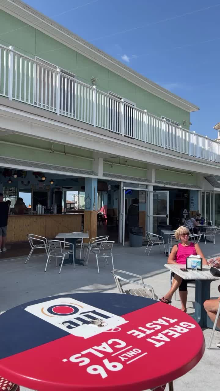 Video review of Beachcomber Bar