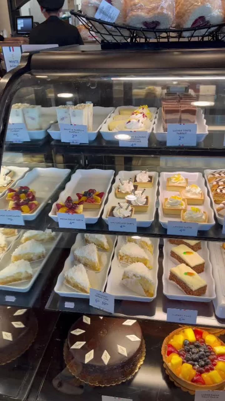 la Madeleine French Bakery & Café Bethesda