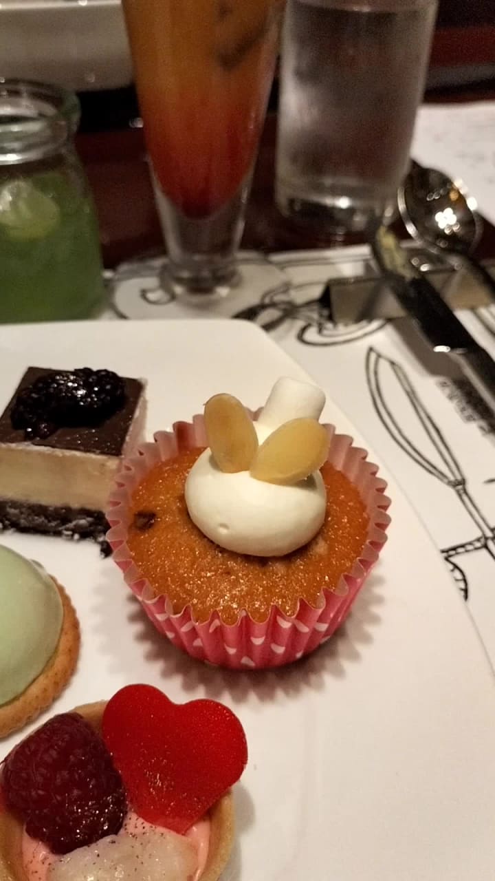 Marble Lounge (マーブルラウンジ)