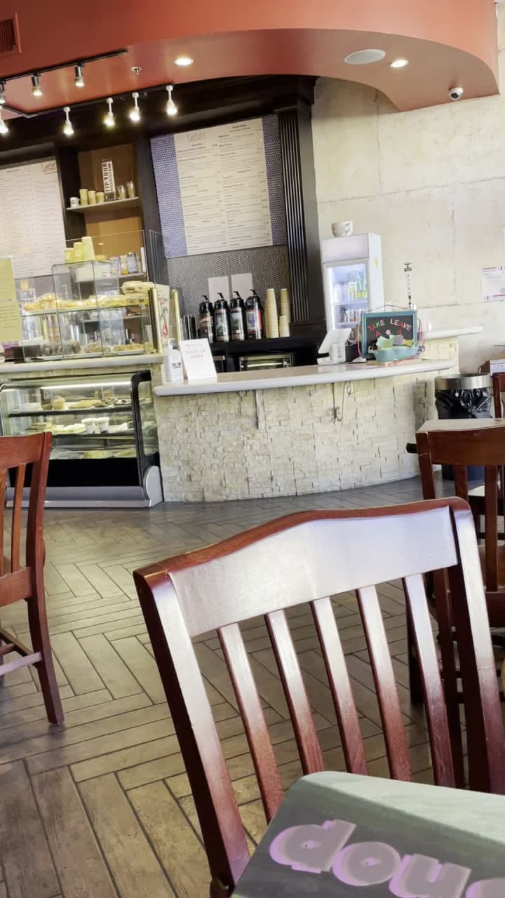 Video review of Lestat's on Park