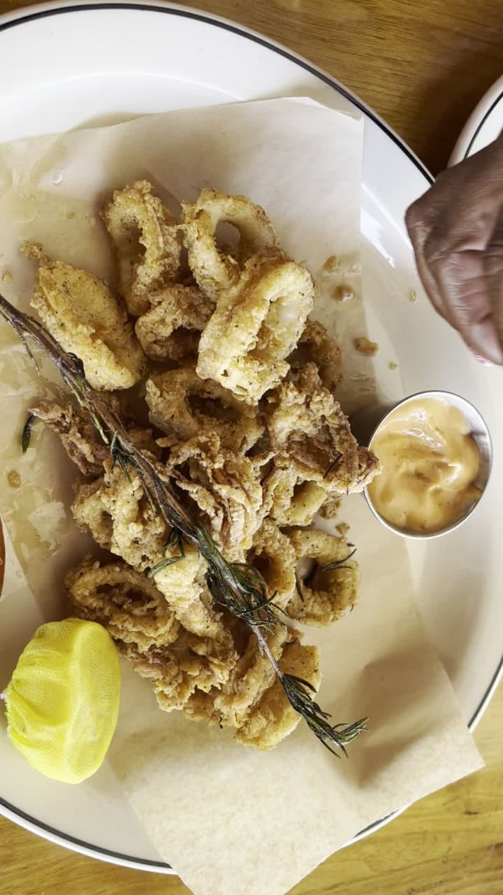 Video review of Jimmy's Famous American Tavern