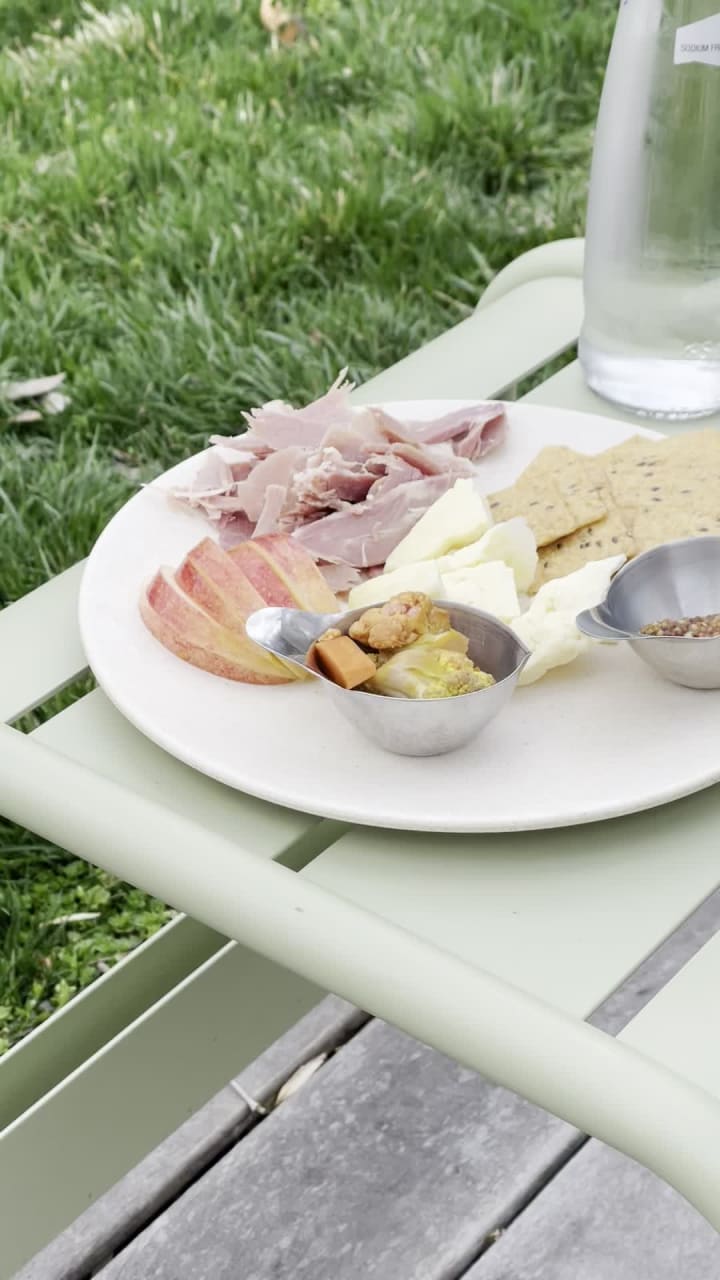 Video review of Glenstone Cafe