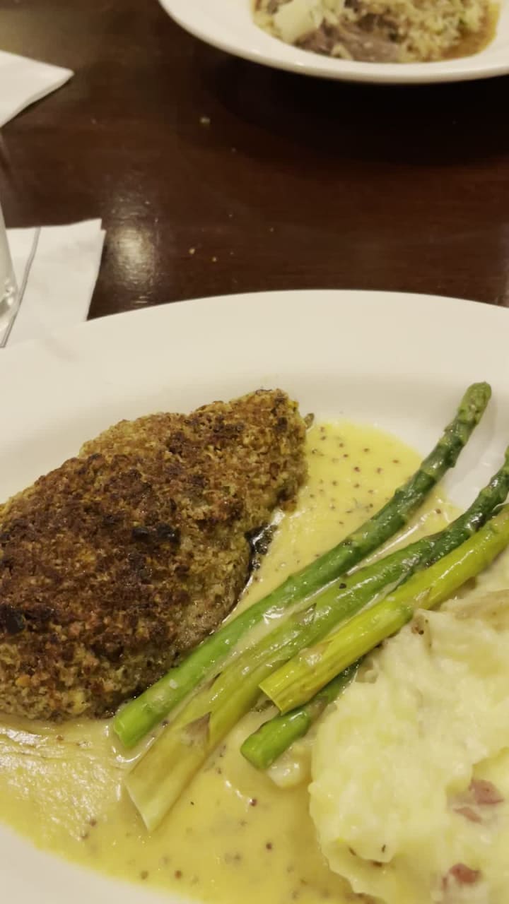 Cooper’s Hawk Winery & Restaurant Orlando