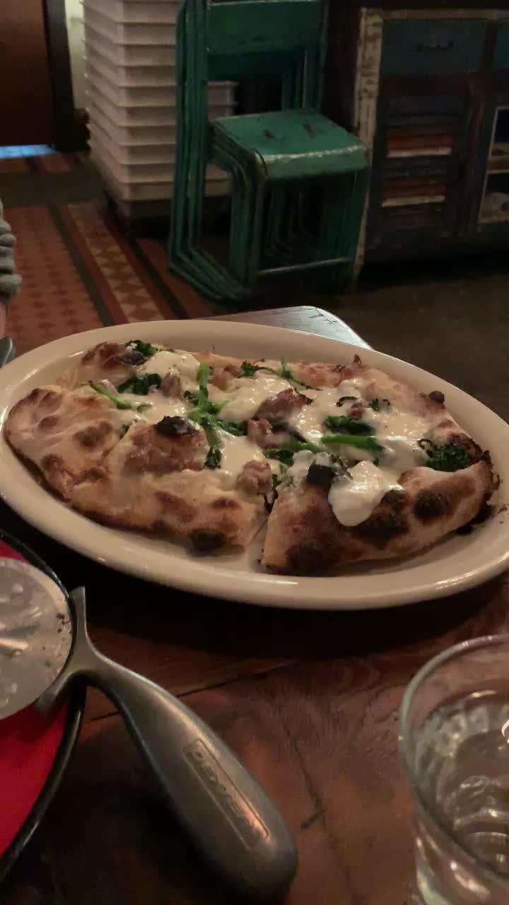 Video review of Montesacro Pinseria