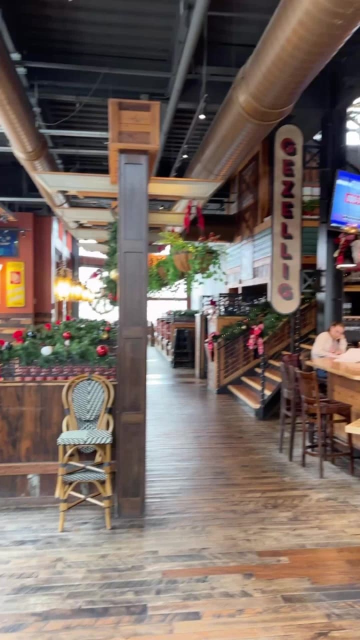 Café Hollander Brookfield Corners