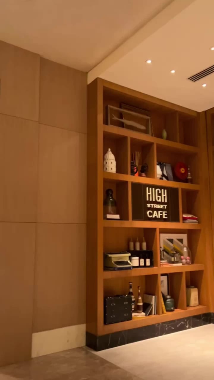 Video review of High Street Cafè