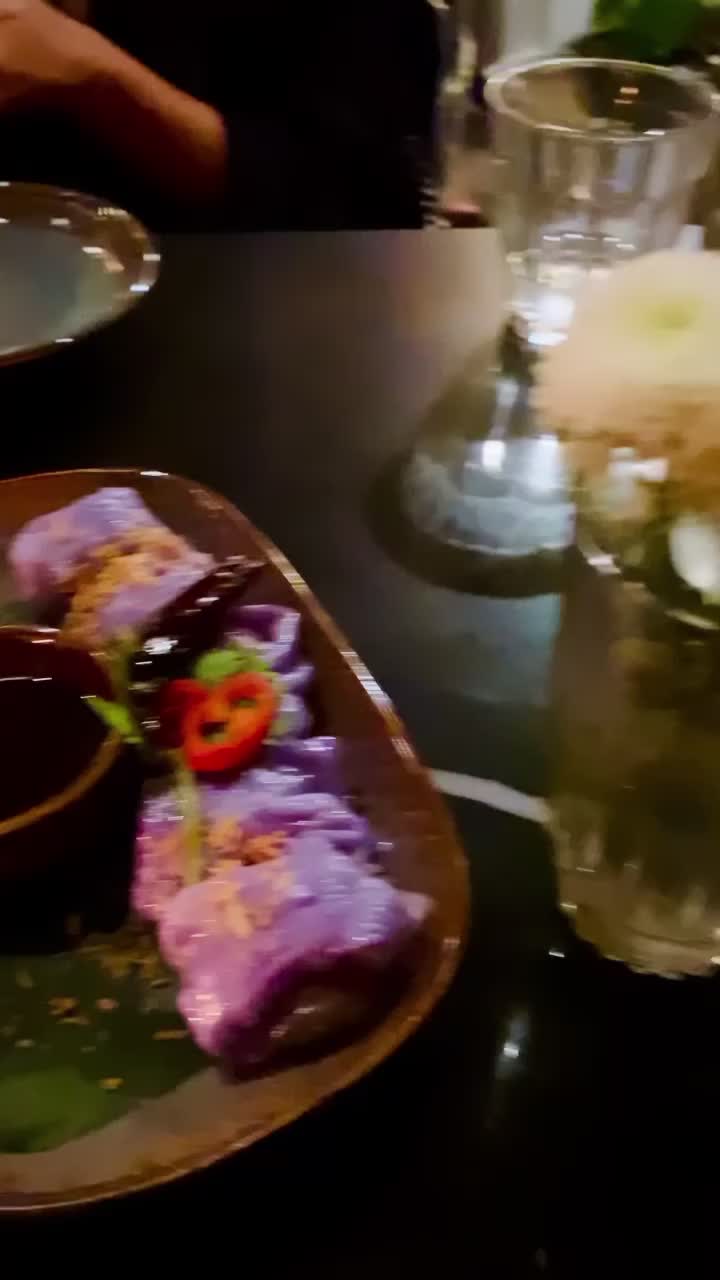 Video review of Sala Thai