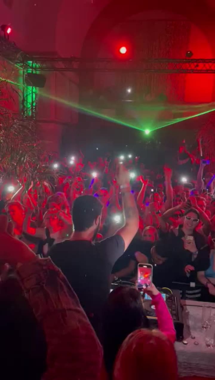 Botanik Social House