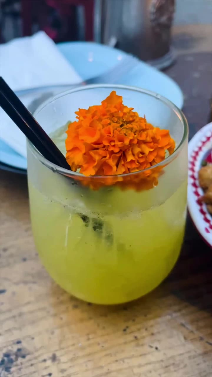 Les Amis Restaurant & Lounge