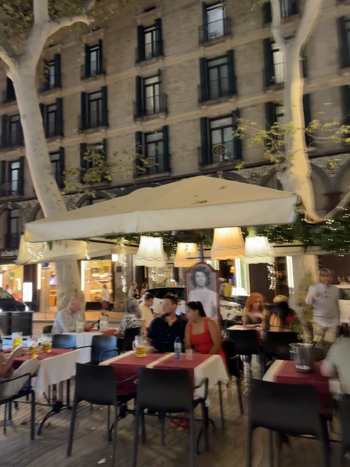 Video review of La Rambla