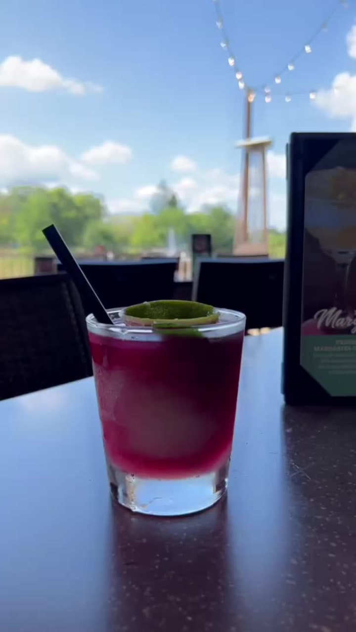 Video review of Uncle Julio's Naperville