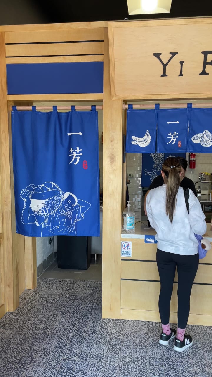 Video review of Yifang Taiwan Fruit Tea