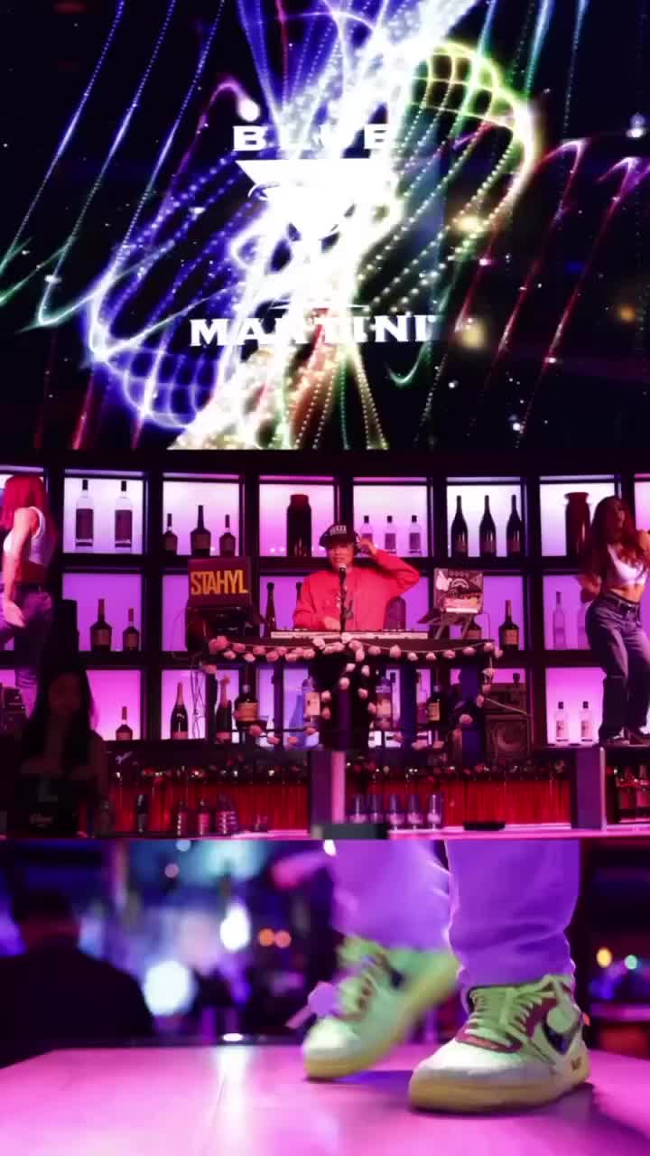 Video review of Blue Martini